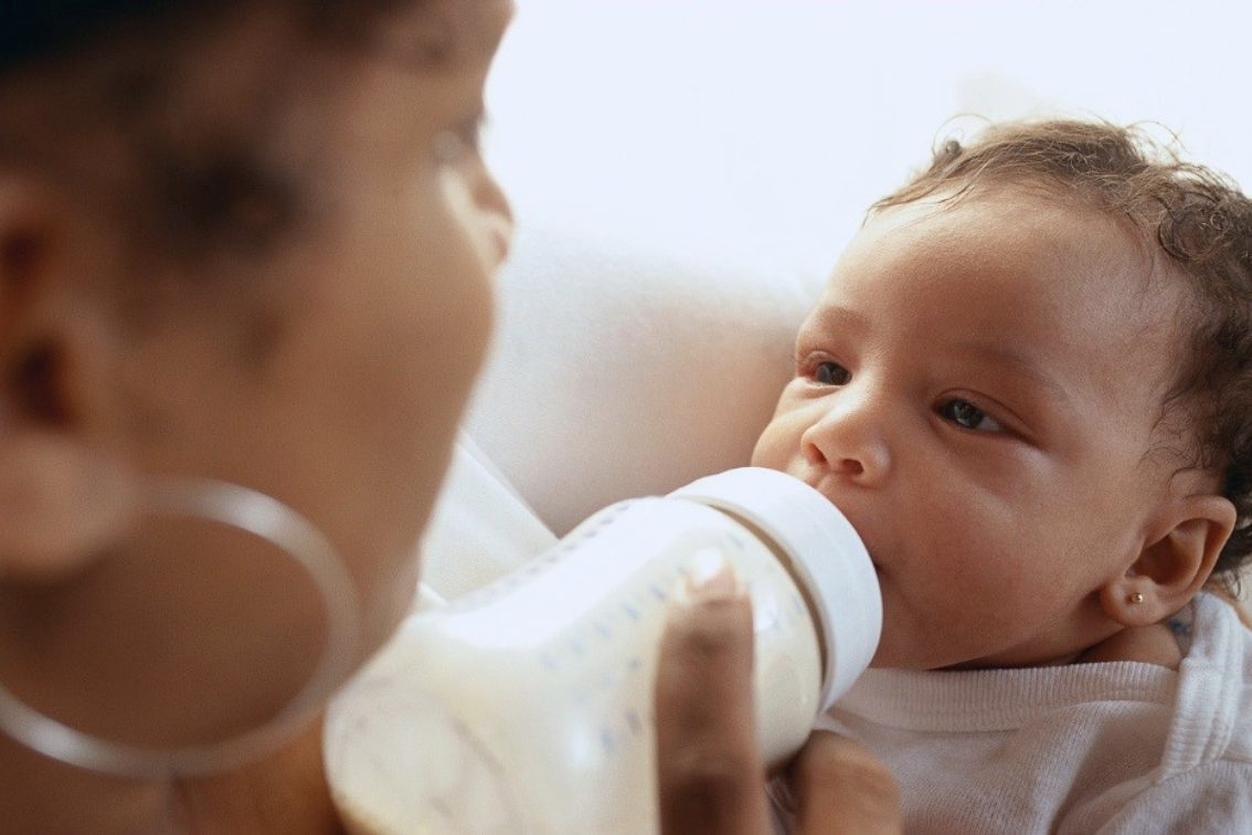 How to bottle feed the breastfed baby